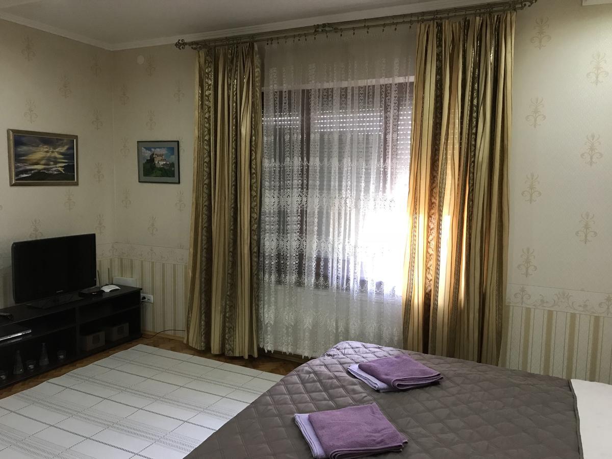 Large Apartment In The City Center ムカチェヴォ エクステリア 写真